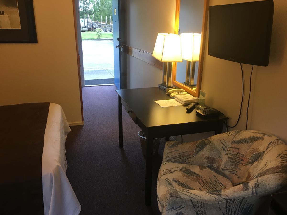 Fuller Lake Chemainus Motel Buitenkant foto